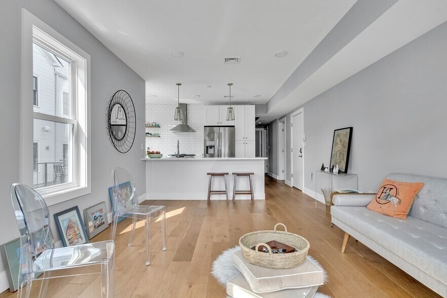 Building Photo - 19 Plymouth St