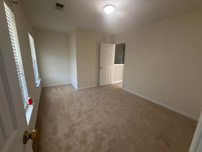 Building Photo - 575 Batty Way