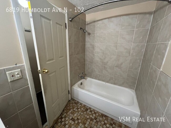 Building Photo - Studio Apartment in Brooklyn Center - Avai...