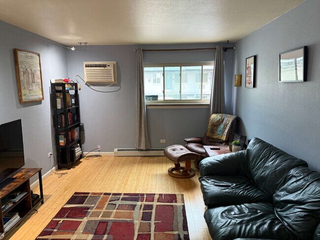 Building Photo - July Availability! Wonderful 1 Bed Condo i...