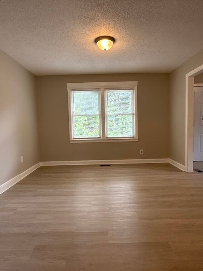 Building Photo - 1376 Lockwood Dr SW