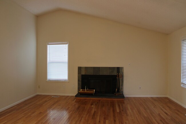 Building Photo - Lovely Three Bedroom Home Near Troutman Park