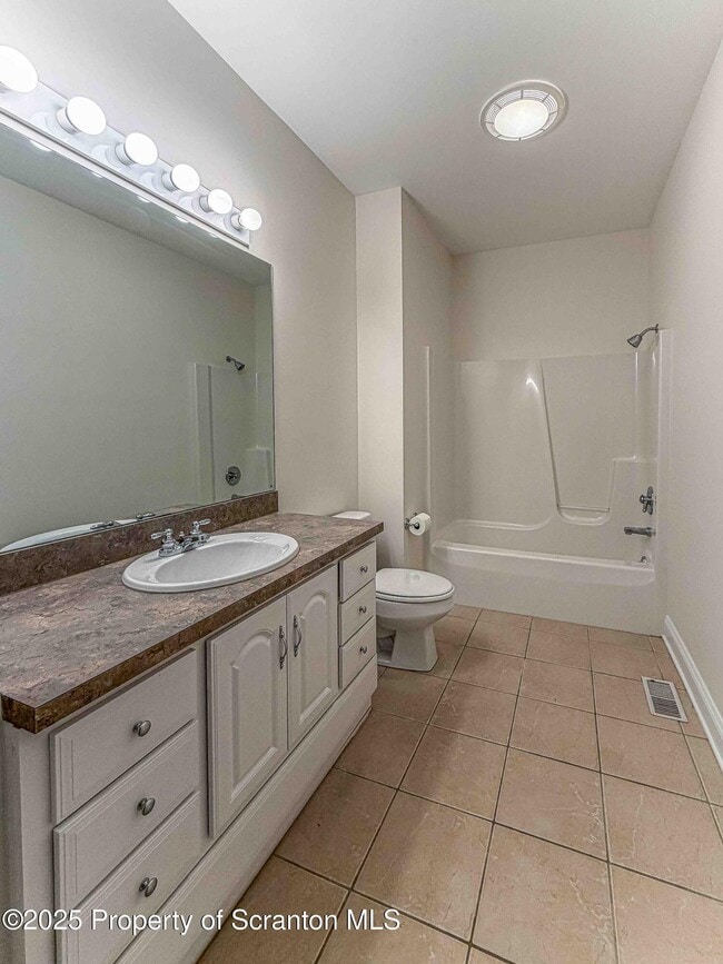 Building Photo - 4013 Pond View Dr