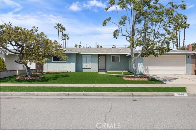 Primary Photo - 3605 E Almond Ave