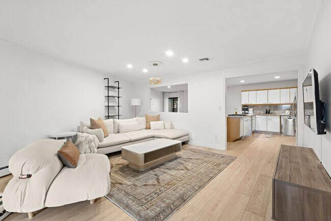 Building Photo - 11A Riverview Cir