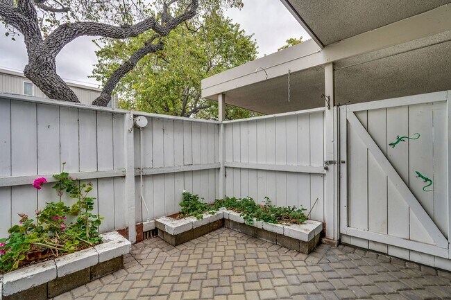 Building Photo - Welcome Home!!! Great Santa Clara Pomeroy ...