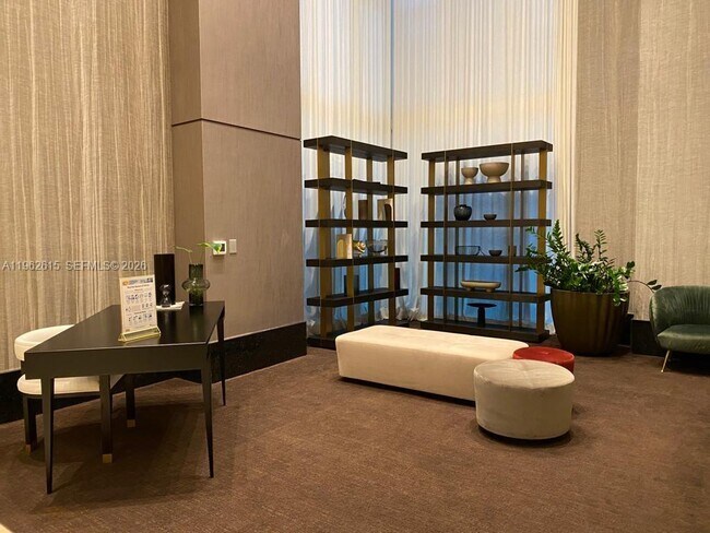 Building Photo - 950 Brickell Bay Dr