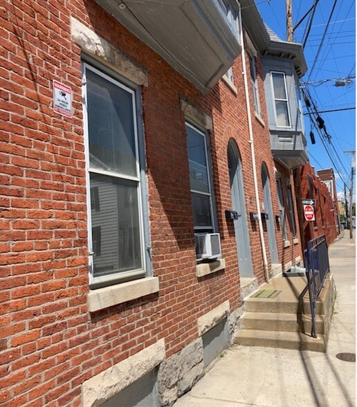 Building Photo - 27 S Locust St