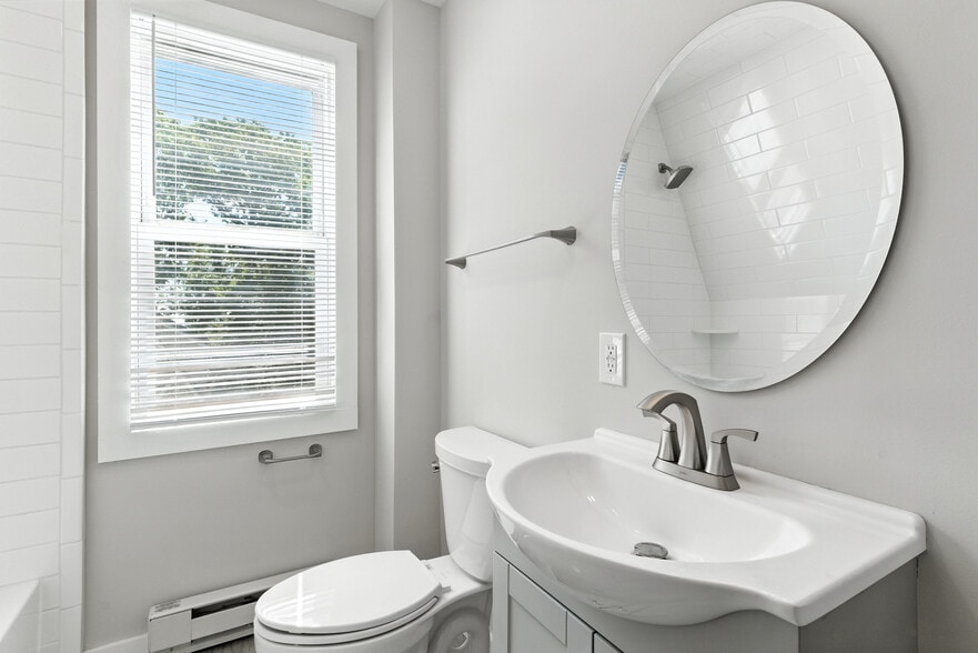 Building Photo - 45 Oakridge Rd