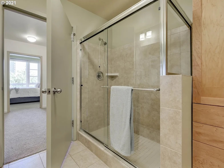 Building Photo - 1620 NE Broadway St