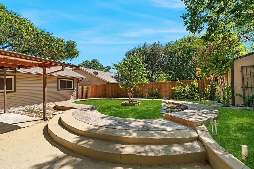 Building Photo - 13934 Mission Valley