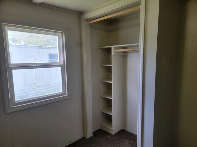 Building Photo - 1317 E Elgin St