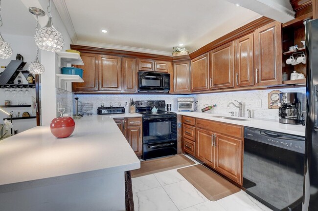 Building Photo - 123 Saxony Ln