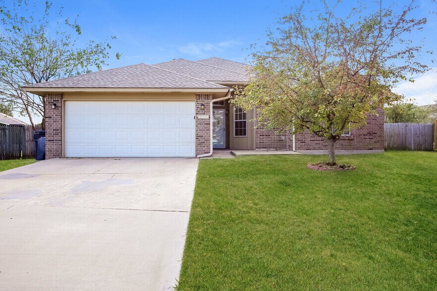 Primary Photo - 6004 SE 82nd Cir
