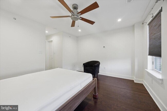 Building Photo - 1138 MOUNT VERNON St