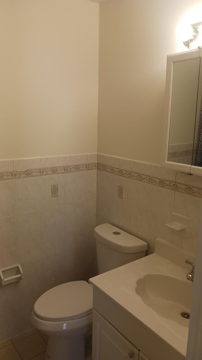 Building Photo - 316 Linden Ave