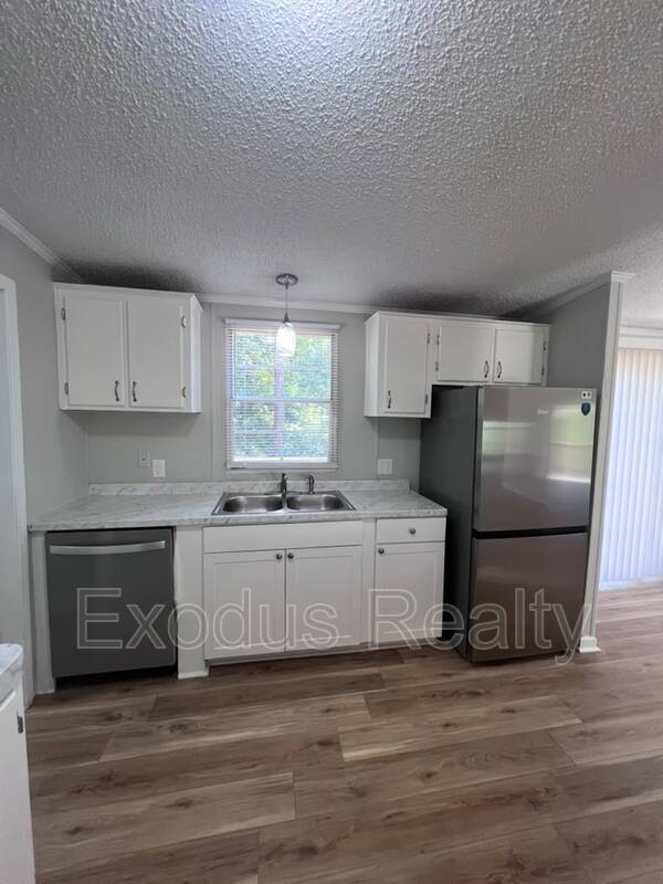 Building Photo - 771 Deer View