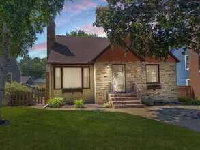 Building Photo - 287 N Washburn Ave