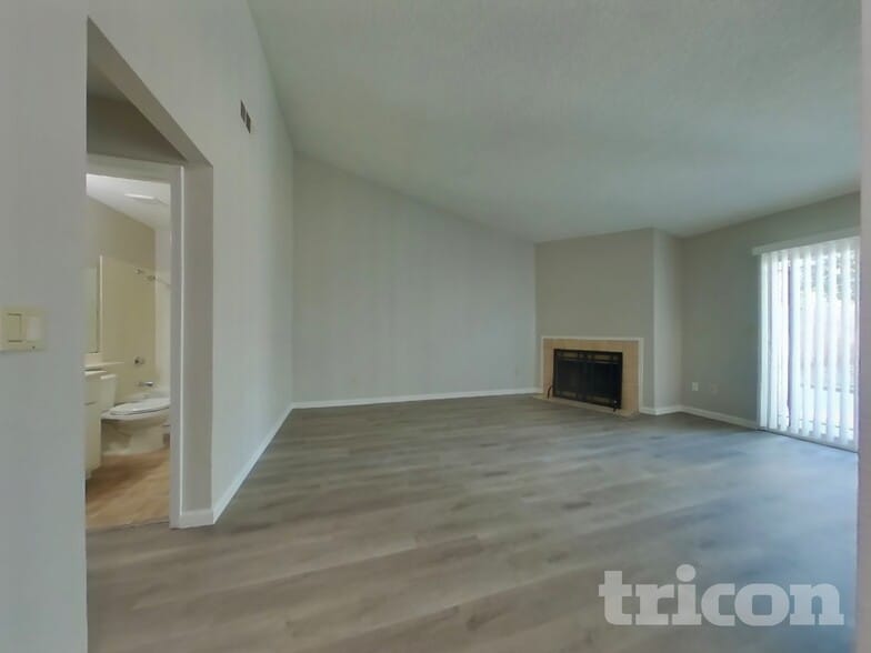 Building Photo - 9411 Aizenberg Cir