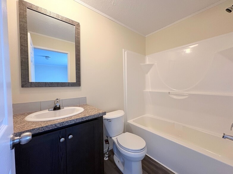 Building Photo - 10610 State Rte 762