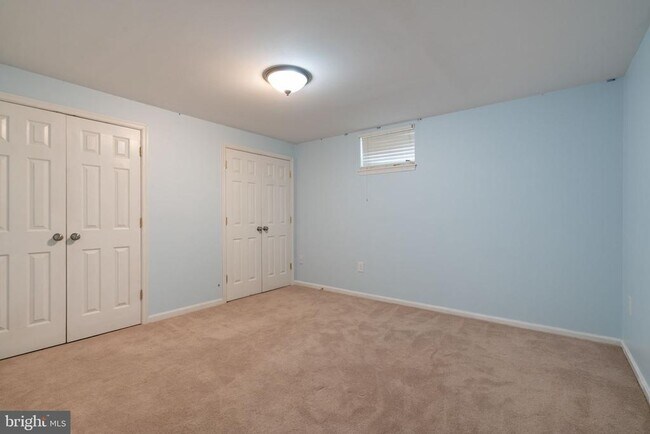 Building Photo - 8527 Silverview Dr