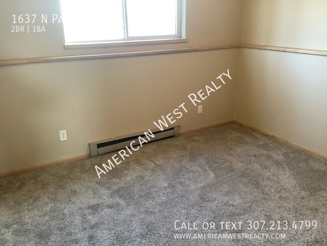 Building Photo - 1637 N Park Dr