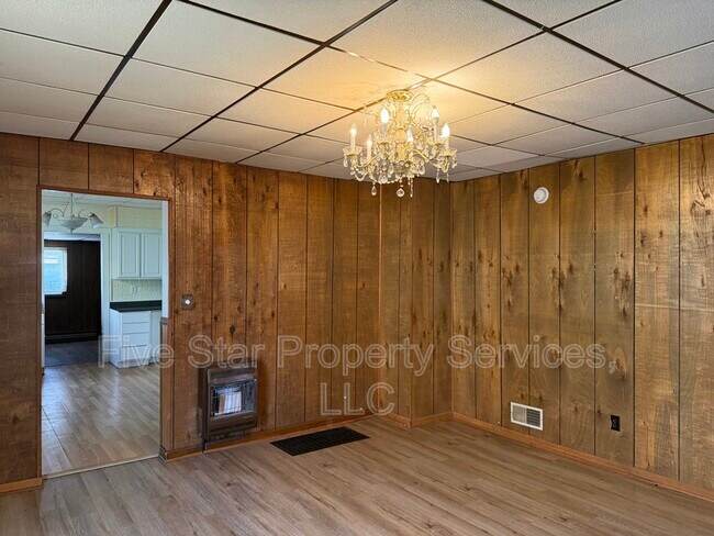 Building Photo - 1104 S 11th St