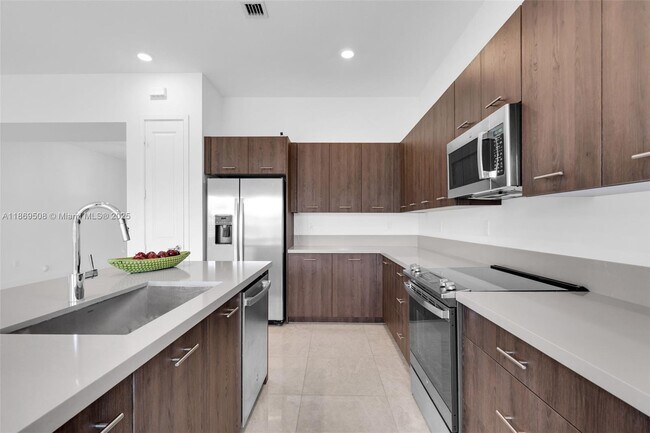 Building Photo - 4538 SW 173rd Ave