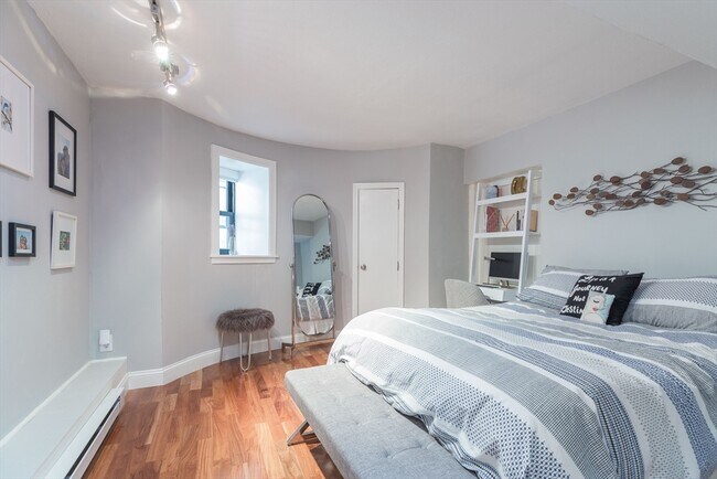 Building Photo - 529 Columbus Ave