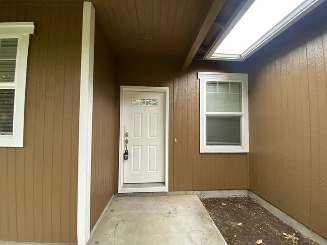 Building Photo - 660 Callahan Dr