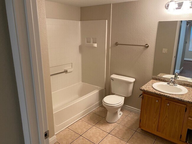 Building Photo - SW!! First floor unit with Balcony!! Gated!! Clubhouse!!  Community pool!! Spa!! Exercise Room!! ...