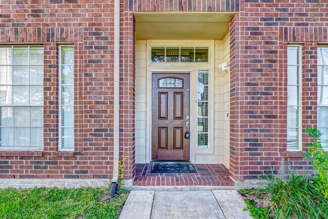 Building Photo - Discover the epitome of suburban living in this exquisite home, nestled on a peaceful cul-de-sac ...