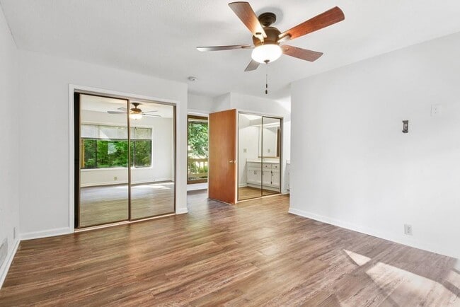 Building Photo - 1000 Muirfield Dr NE