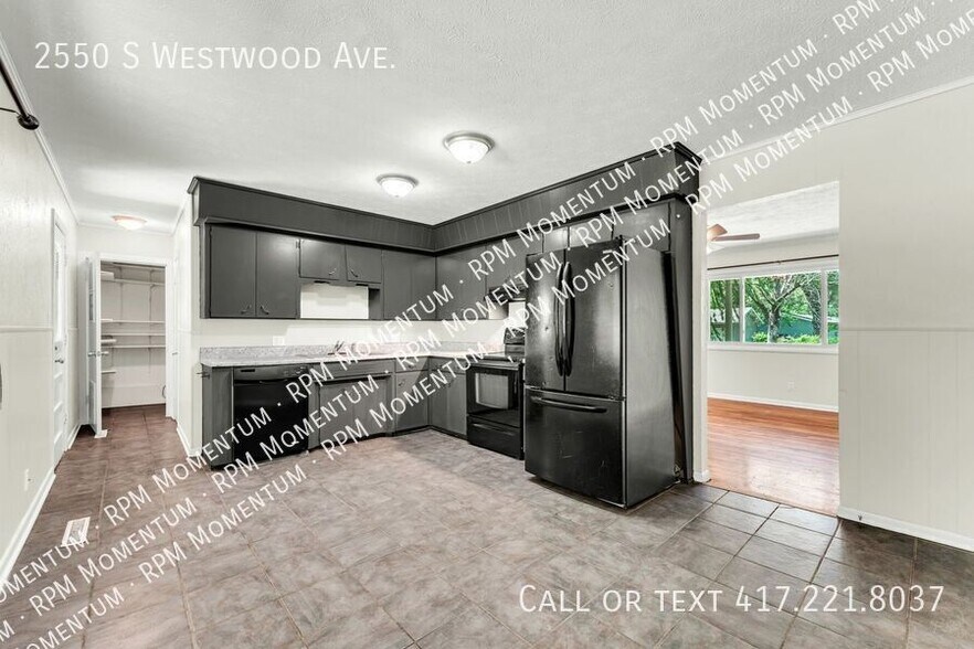 Building Photo - 2550 S Westwood Ave
