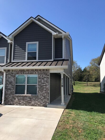Primary Photo - 212E Carver Ln