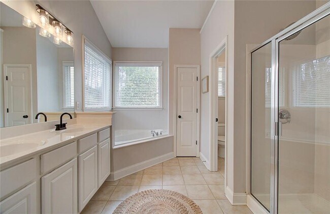 Building Photo - 3822 Carriage House Dr