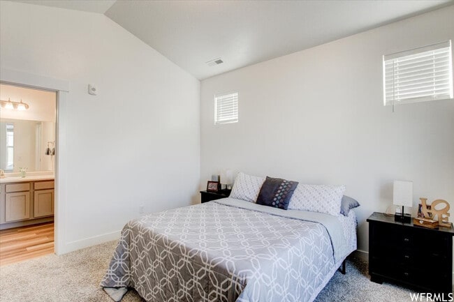 Building Photo - Condo in Saratoga Springs master planned community.