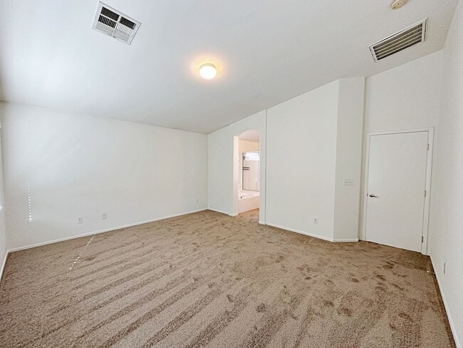 Building Photo - SINGLE STORY HOME WITH CASITA IN GATED COMMUNITY