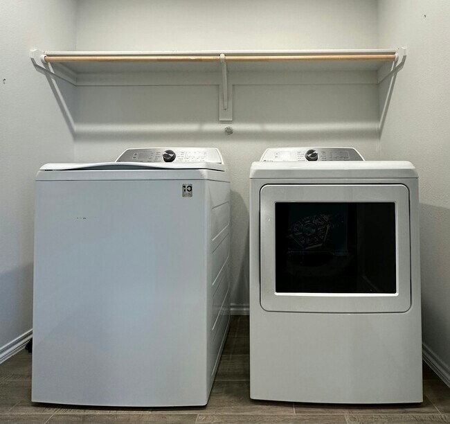 Building Photo - 3404 Tahiti