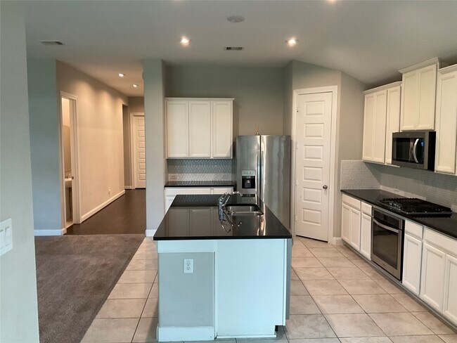 Building Photo - 907 Daffodil View Ct