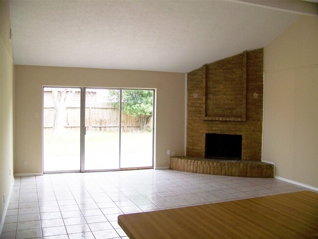 Building Photo - 4742 Tain Dr