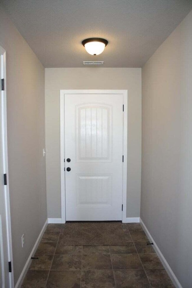 Building Photo - 5733 Abercorn Dr