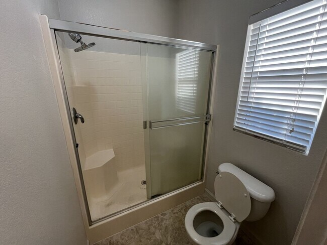 Building Photo - Residential 3 bed 2 bath in Elk grove