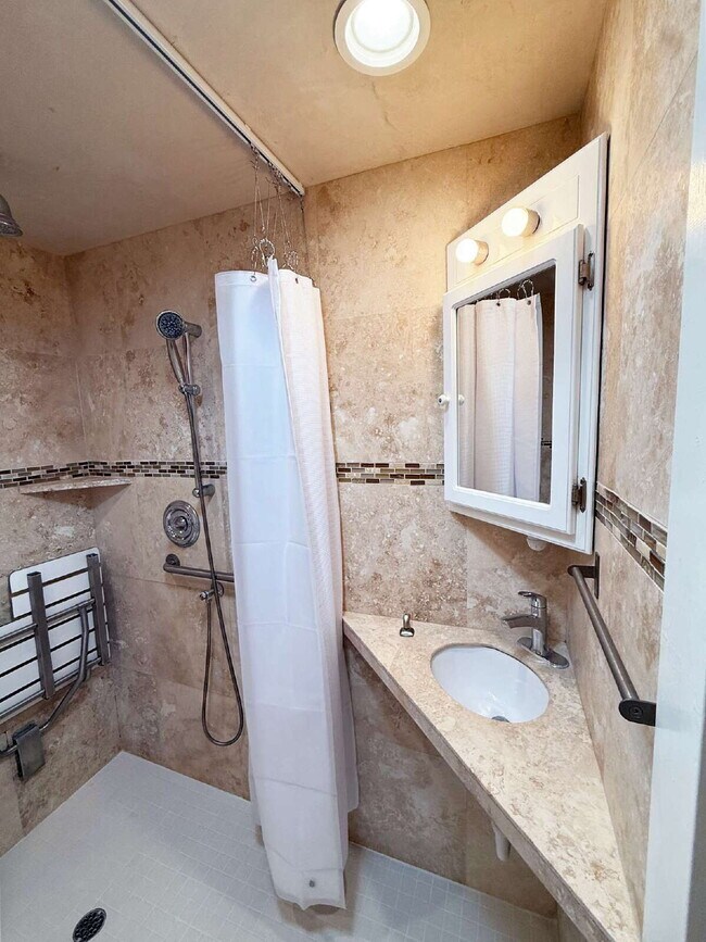 Building Photo - Updated 1-Bedroom Retreat in the Heart of the Springs.