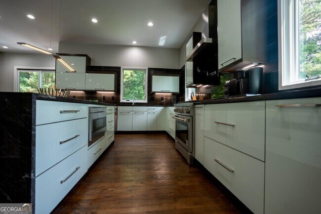 Building Photo - 1099 Vista Trail NE