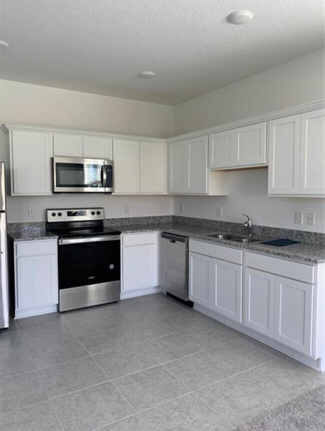 Building Photo - 541 Madison Dr