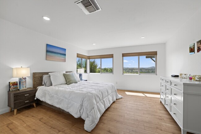 Building Photo - 14058 Tierra Bonita Rd