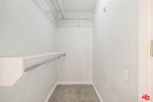 Building Photo - 330 S Barrington Ave