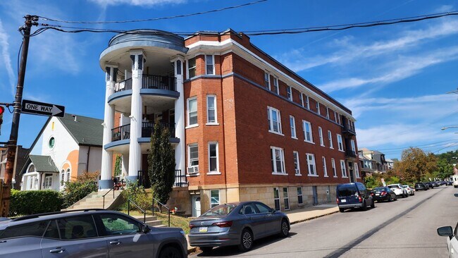 Building Photo - 260 Gross St
