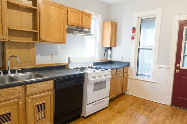 Building Photo - Prime 5 Bedroom in Dinkytown close to the ...